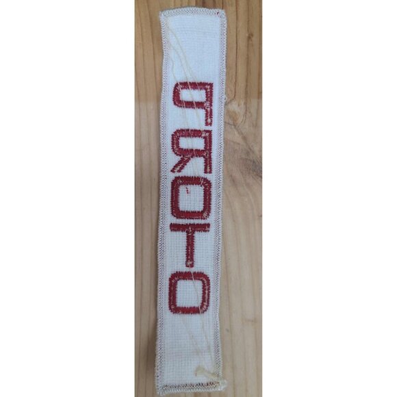 "Vintage Proto Embroidered Patch - White Red Fabric Badge for Collectors" - Picture 2 of 2